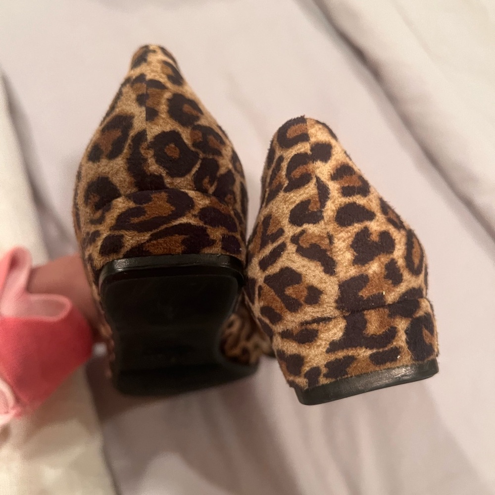 Stuart Weitzman animal print flat slight heel size 7 - Picture 5 of 7
